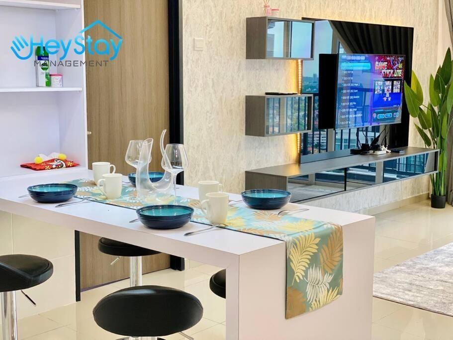 Novo 8 Residence Bachang By Heystay Management Kampong Tambak Exterior foto