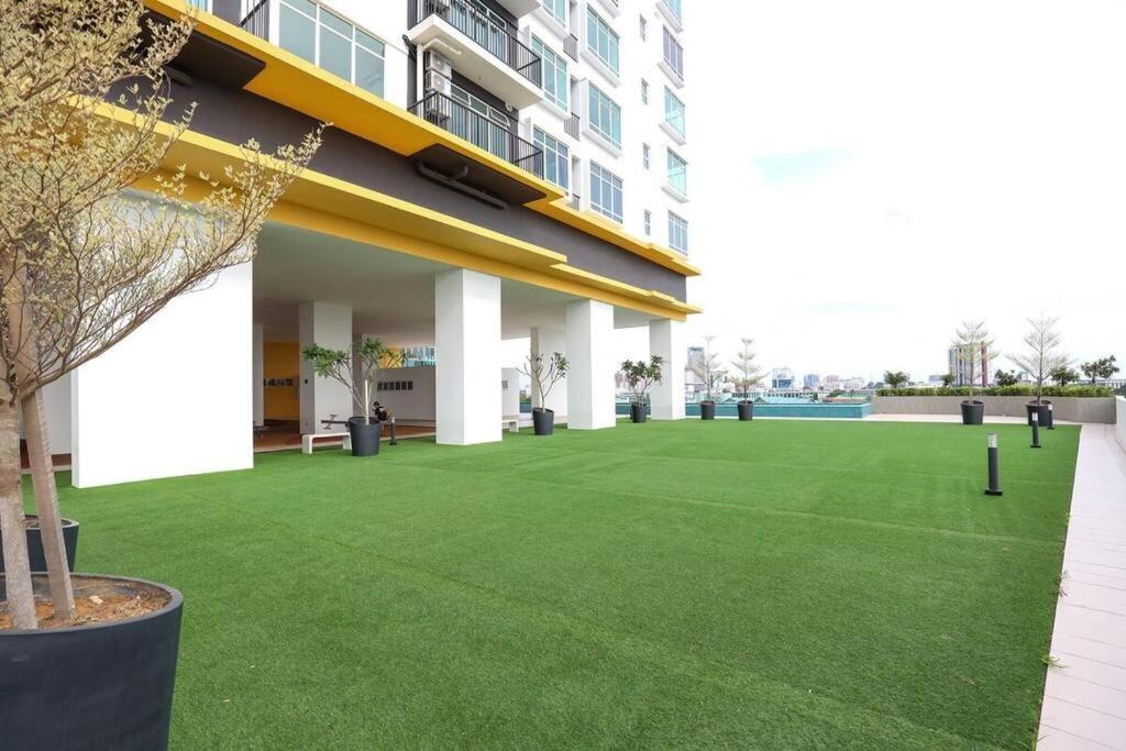 Novo 8 Residence Bachang By Heystay Management Kampong Tambak Exterior foto