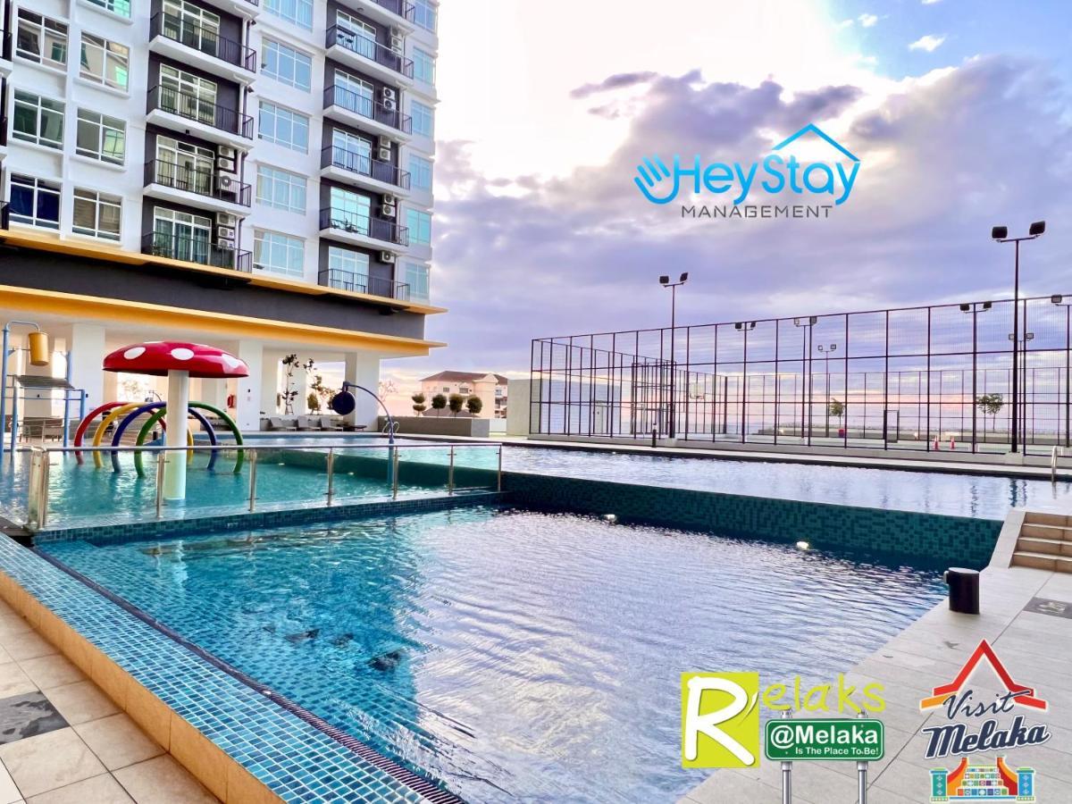 Novo 8 Residence Bachang By Heystay Management Kampong Tambak Exterior foto